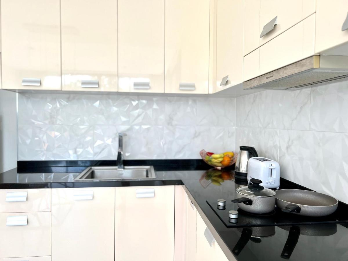 Icon Park Phuket Condo Buitenkant foto